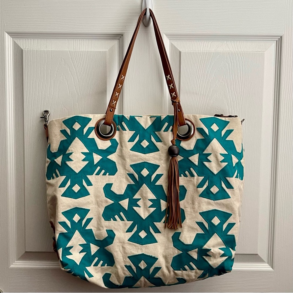 LUCKY BRAND SOUTHWEST INSPIRED COVINA CANVAS TOTE TURQUOISE AND CREAM LIKE NEW